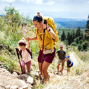 300x300familyvacationhike